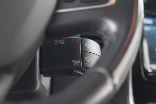 Renault Captur TCe 150 EDC Intens | Trekhaak | Camera | Dodehoekdetectie | Navigatie Renault Captur TCe 150 EDC Intens | Trekhaak | Camera | Dodehoekdetectie | Navigatie