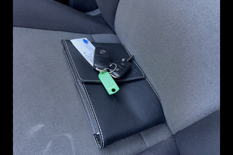 Volkswagen Amarok 3.0 TDI 164pk 4 Motion Plus Cab Trendline / 2 persoons / vaste prijs rijklaar € 19.950 ex btw / lease vanaf € / 4x4 / airco / mag 3000 kg trekken / euro 6 diesel / bpm vrij