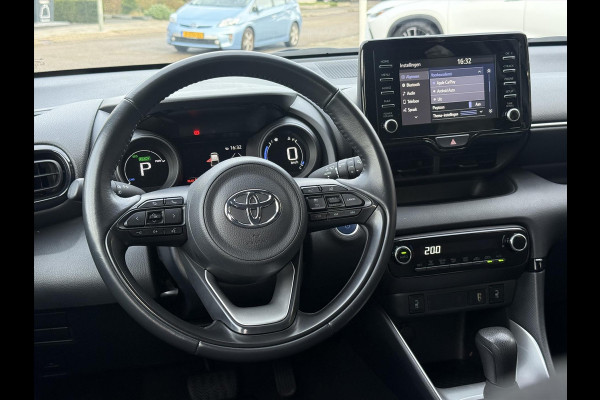 Toyota Yaris 1.5 Hybrid Dynamic Plus | Stoelverwarming, 16 inch, LED, Apple CarPlay/Android Auto, Parkeercamera, Keyless Toyota Yaris 1.5 Hybrid Dynamic Plus | Stoelverwarming, 16 inch, LED, Apple CarPlay/Android Auto, Parkeercamera, Keyless