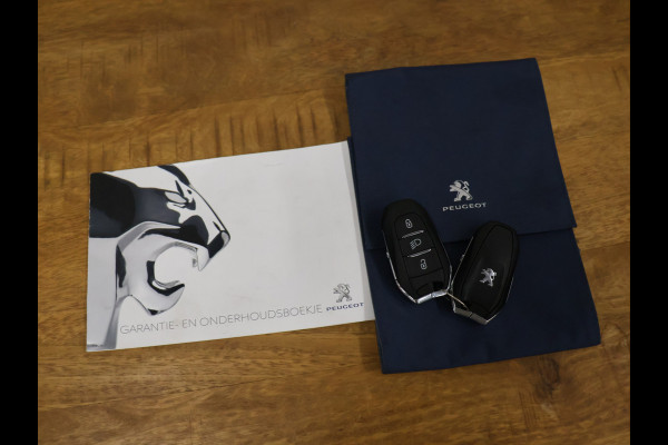 Peugeot 208 1.2 PureTech Blue Lease Allure [APPLE CARPLAY, ANDROID, CAMERA, 3D-COCKPIT, LEDVERLICHTING, HALF LEDER, CRUISE, CLIMATE, NIEUWSTAAT]