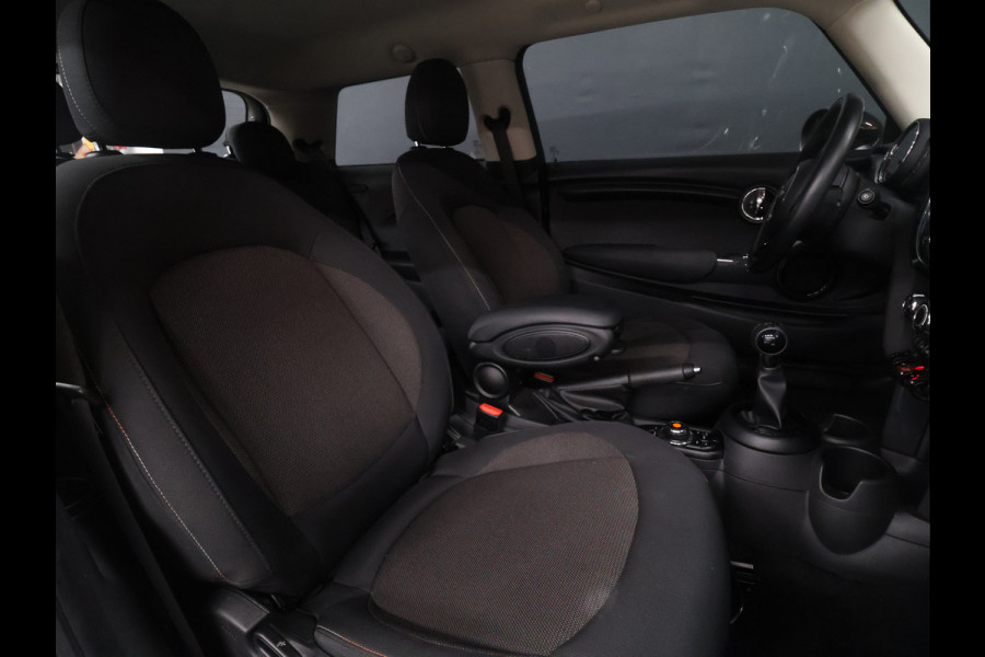 MINI Mini 1.5 Cooper Business [NAVIGATIE, AIRCO, PDC ACHTER, BLUETOOTH, 6-BAK, CRUISE CONTROL, NIEUWSTAAT]