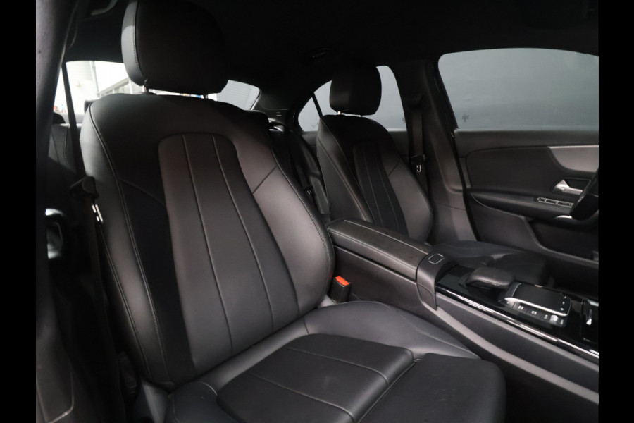 Mercedes-Benz A-Klasse 250 e Business Solution Luxury Limited [SFEERVERLICHTING, CAMERA, VOL LEDER, PDC V+A, STOELVERWARMING, BLUETOOTH, CRUISE, CLIMATE, NIEUWSTAAT]