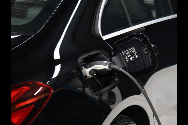 Mercedes-Benz A-Klasse 250 e Business Solution Luxury Limited [SFEERVERLICHTING, CAMERA, VOL LEDER, PDC V+A, STOELVERWARMING, BLUETOOTH, CRUISE, CLIMATE, NIEUWSTAAT]