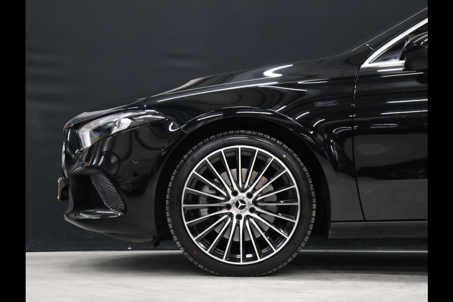 Mercedes-Benz A-Klasse 250 e Business Solution Luxury Limited [SFEERVERLICHTING, CAMERA, VOL LEDER, PDC V+A, STOELVERWARMING, BLUETOOTH, CRUISE, CLIMATE, NIEUWSTAAT]