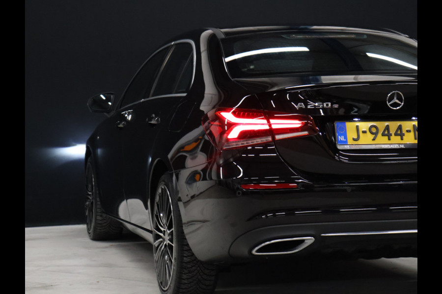 Mercedes-Benz A-Klasse 250 e Business Solution Luxury Limited [SFEERVERLICHTING, CAMERA, VOL LEDER, PDC V+A, STOELVERWARMING, BLUETOOTH, CRUISE, CLIMATE, NIEUWSTAAT]