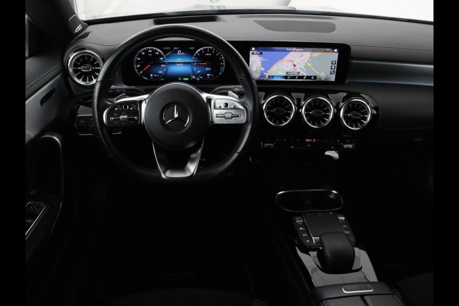 Mercedes-Benz CLA-Klasse Shooting Brake 250e AMG Night | Panoramadak | Adaptive cruise | Head-Up | Carplay | Stoelverwarming | Trekhaak | Leder/Alcantara | Widescreen | Full LED