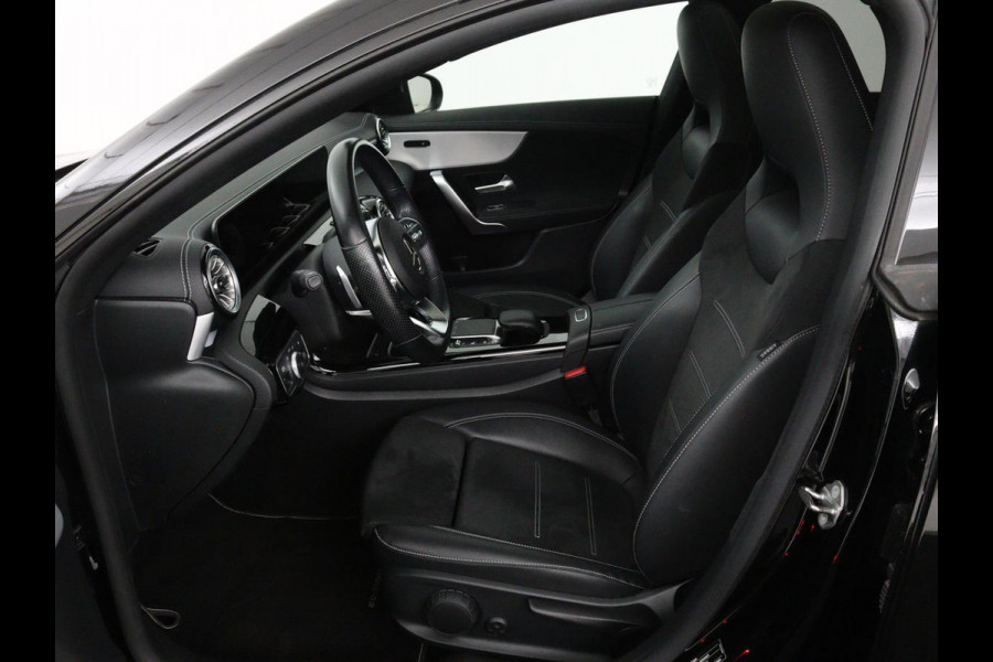 Mercedes-Benz CLA-Klasse Shooting Brake 250e AMG Night | Panoramadak | Adaptive cruise | Head-Up | Carplay | Stoelverwarming | Trekhaak | Leder/Alcantara | Widescreen | Full LED