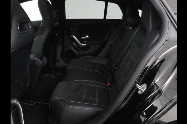 Mercedes-Benz CLA-Klasse Shooting Brake 250e AMG Night | Panoramadak | Adaptive cruise | Head-Up | Carplay | Stoelverwarming | Trekhaak | Leder/Alcantara | Widescreen | Full LED