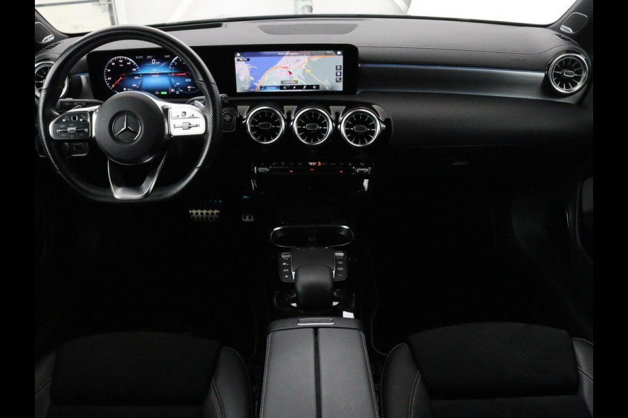 Mercedes-Benz CLA-Klasse Shooting Brake 250e AMG Night | Panoramadak | Adaptive cruise | Head-Up | Carplay | Stoelverwarming | Trekhaak | Leder/Alcantara | Widescreen | Full LED