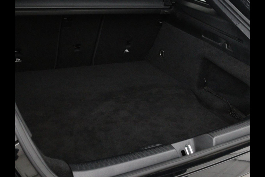 Mercedes-Benz CLA-Klasse Shooting Brake 250e AMG Night | Panoramadak | Adaptive cruise | Head-Up | Carplay | Stoelverwarming | Trekhaak | Leder/Alcantara | Widescreen | Full LED
