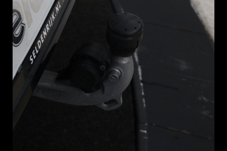 Mercedes-Benz CLA-Klasse Shooting Brake 250e AMG Night | Panoramadak | Adaptive cruise | Head-Up | Carplay | Stoelverwarming | Trekhaak | Leder/Alcantara | Widescreen | Full LED