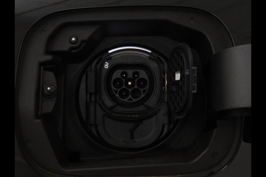 Mercedes-Benz CLA-Klasse Shooting Brake 250e AMG Night | Panoramadak | Adaptive cruise | Head-Up | Carplay | Stoelverwarming | Trekhaak | Leder/Alcantara | Widescreen | Full LED