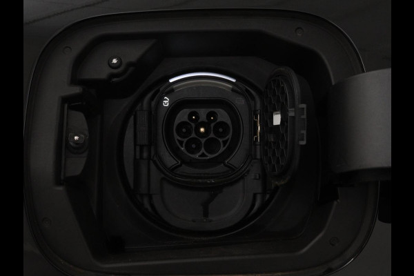 Mercedes-Benz CLA-Klasse Shooting Brake 250e AMG Night | Panoramadak | Adaptive cruise | Head-Up | Carplay | Stoelverwarming | Trekhaak | Leder/Alcantara | Widescreen | Full LED