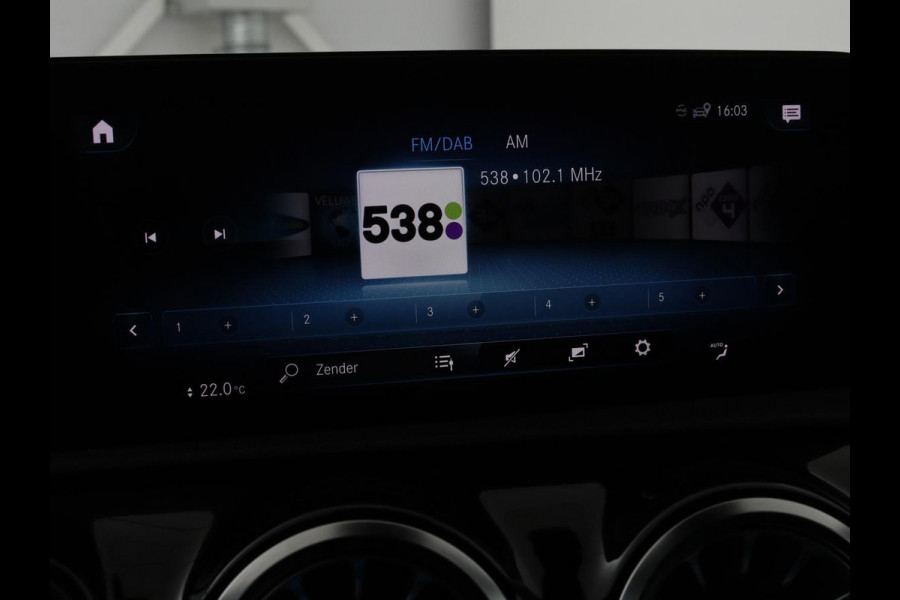 Mercedes-Benz CLA-Klasse Shooting Brake 250e AMG Night | Panoramadak | Adaptive cruise | Head-Up | Carplay | Stoelverwarming | Trekhaak | Leder/Alcantara | Widescreen | Full LED