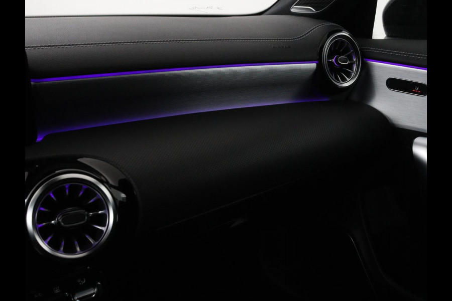 Mercedes-Benz CLA-Klasse Shooting Brake 250e AMG Night | Panoramadak | Adaptive cruise | Head-Up | Carplay | Stoelverwarming | Trekhaak | Leder/Alcantara | Widescreen | Full LED