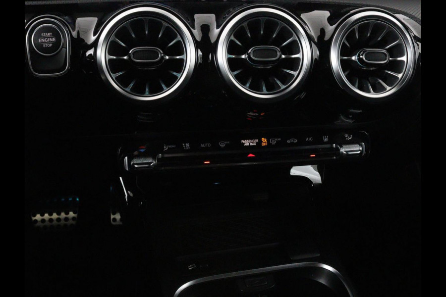 Mercedes-Benz CLA-Klasse Shooting Brake 250e AMG Night | Panoramadak | Adaptive cruise | Head-Up | Carplay | Stoelverwarming | Trekhaak | Leder/Alcantara | Widescreen | Full LED