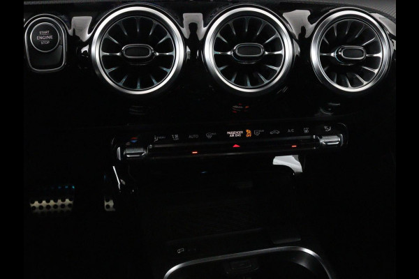 Mercedes-Benz CLA-Klasse Shooting Brake 250e AMG Night | Panoramadak | Adaptive cruise | Head-Up | Carplay | Stoelverwarming | Trekhaak | Leder/Alcantara | Widescreen | Full LED