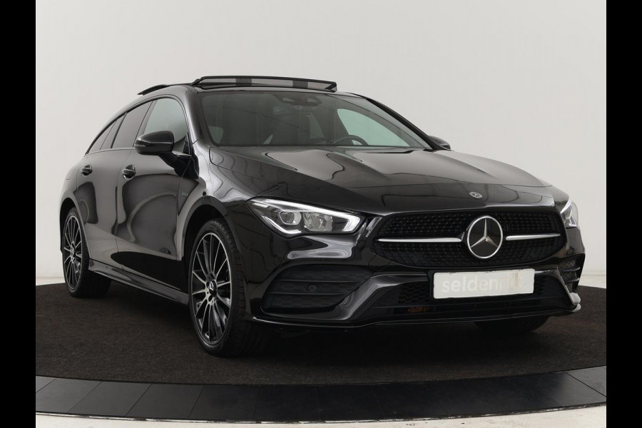 Mercedes-Benz CLA-Klasse Shooting Brake 250e AMG Night | Panoramadak | Adaptive cruise | Head-Up | Carplay | Stoelverwarming | Trekhaak | Leder/Alcantara | Widescreen | Full LED