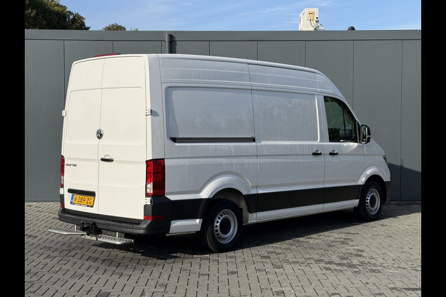 Volkswagen Crafter 2.0 TDI 140 PK / L3H3 / 1e EIG. / 3 TONS TREKHAAK / 3-ZITS / AIRCO / CRUISE / NAVI / 3000 KG AHG