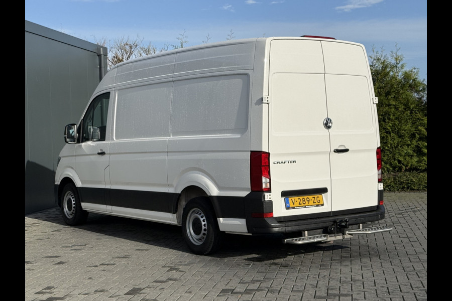 Volkswagen Crafter 2.0 TDI 140 PK / L3H3 / 1e EIG. / 3 TONS TREKHAAK / 3-ZITS / AIRCO / CRUISE / NAVI / 3000 KG AHG