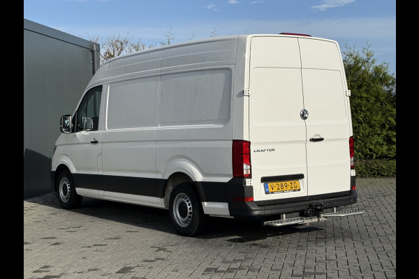 Volkswagen Crafter 2.0 TDI 140 PK / L3H3 / 1e EIG. / 3 TONS TREKHAAK / 3-ZITS / AIRCO / CRUISE / NAVI / 3000 KG AHG