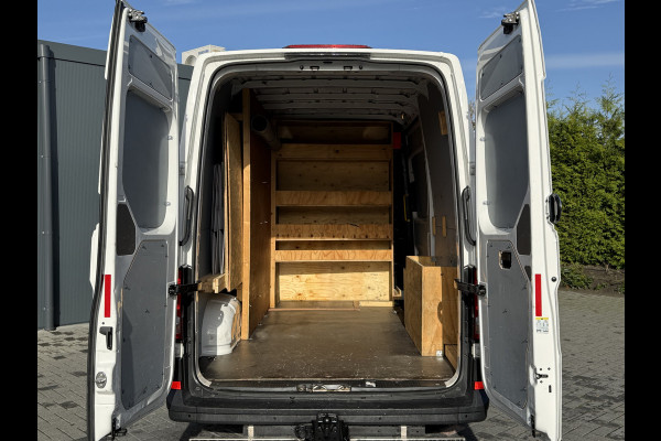Volkswagen Crafter 2.0 TDI 140 PK / L3H3 / 1e EIG. / 3 TONS TREKHAAK / 3-ZITS / AIRCO / CRUISE / NAVI / 3000 KG AHG