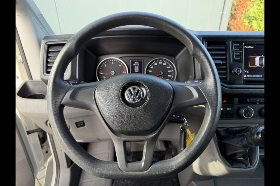 Volkswagen Crafter 2.0 TDI 140 PK / L3H3 / 1e EIG. / 3 TONS TREKHAAK / 3-ZITS / AIRCO / CRUISE / NAVI / 3000 KG AHG