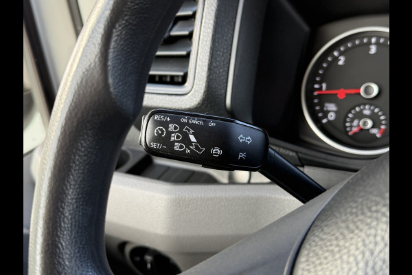 Volkswagen Crafter 2.0 TDI 140 PK / L3H3 / 1e EIG. / 3 TONS TREKHAAK / 3-ZITS / AIRCO / CRUISE / NAVI / 3000 KG AHG