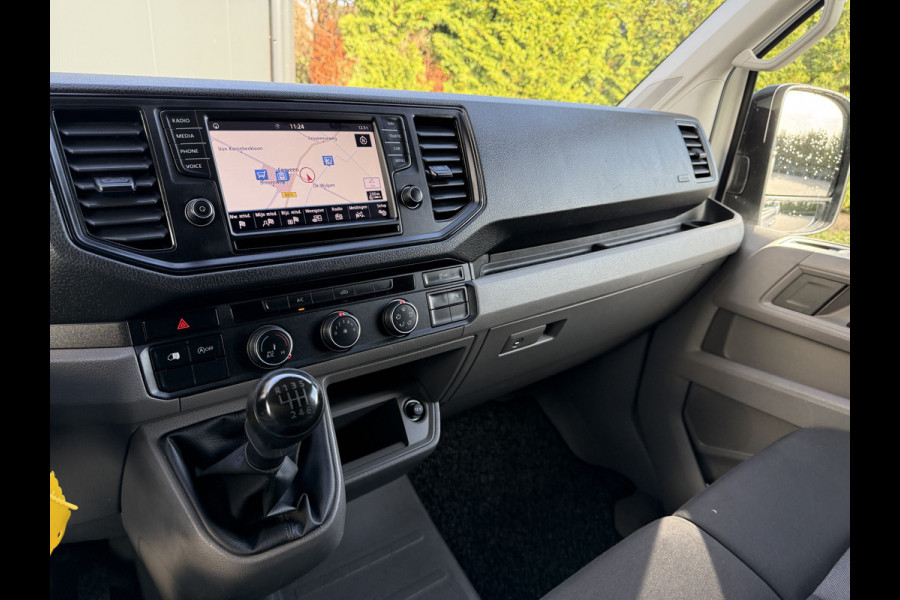 Volkswagen Crafter 2.0 TDI 140 PK / L3H3 / 1e EIG. / 3 TONS TREKHAAK / 3-ZITS / AIRCO / CRUISE / NAVI / 3000 KG AHG