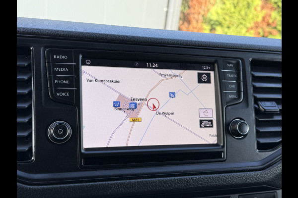 Volkswagen Crafter 2.0 TDI 140 PK / L3H3 / 1e EIG. / 3 TONS TREKHAAK / 3-ZITS / AIRCO / CRUISE / NAVI / 3000 KG AHG