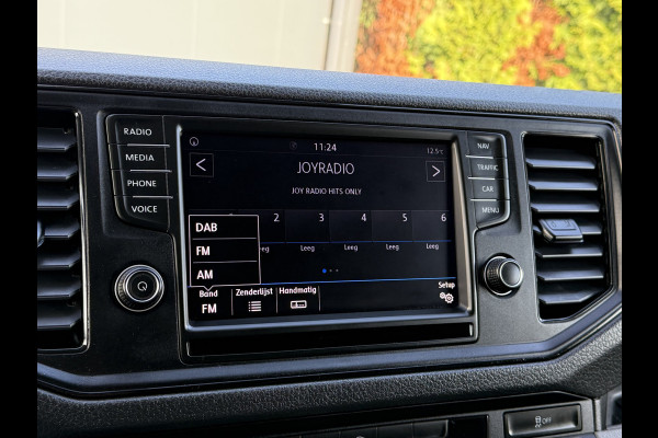 Volkswagen Crafter 2.0 TDI 140 PK / L3H3 / 1e EIG. / 3 TONS TREKHAAK / 3-ZITS / AIRCO / CRUISE / NAVI / 3000 KG AHG