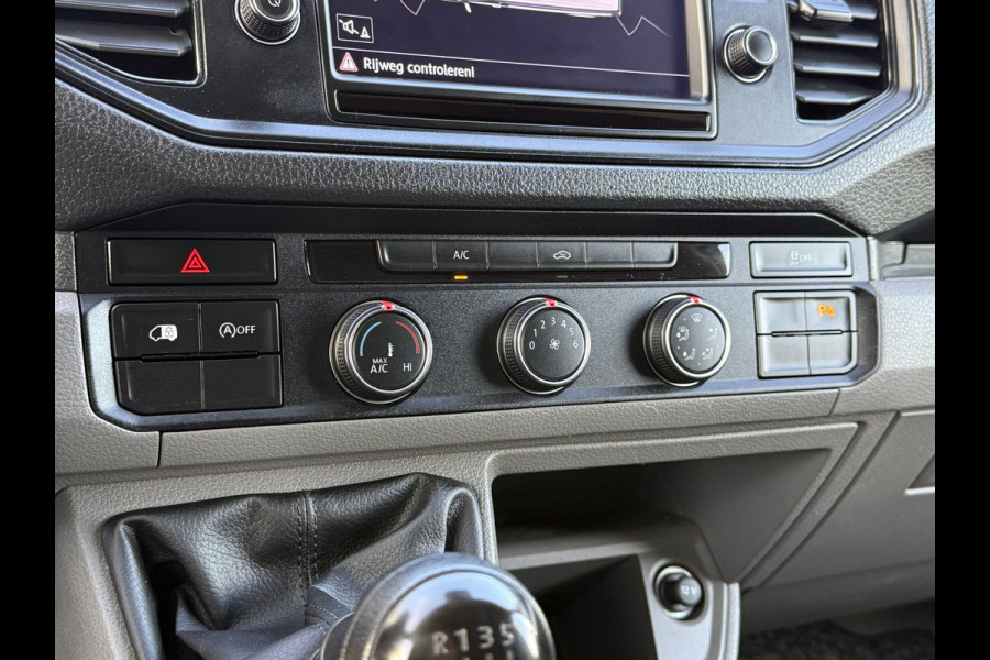 Volkswagen Crafter 2.0 TDI 140 PK / L3H3 / 1e EIG. / 3 TONS TREKHAAK / 3-ZITS / AIRCO / CRUISE / NAVI / 3000 KG AHG