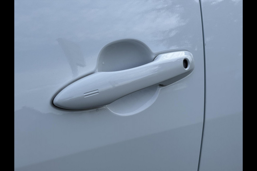 Toyota Yaris 1.5 Hybrid Dynamic Plus | Stoelverwarming, 16 inch, LED, Apple CarPlay/Android Auto, Parkeercamera, Keyless Toyota Yaris 1.5 Hybrid Dynamic Plus | Stoelverwarming, 16 inch, LED, Apple CarPlay/Android Auto, Parkeercamera, Keyless