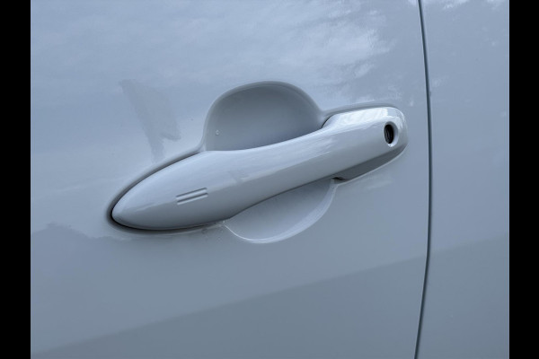 Toyota Yaris 1.5 Hybrid Dynamic Plus | Stoelverwarming, 16 inch, LED, Apple CarPlay/Android Auto, Parkeercamera, Keyless Toyota Yaris 1.5 Hybrid Dynamic Plus | Stoelverwarming, 16 inch, LED, Apple CarPlay/Android Auto, Parkeercamera, Keyless