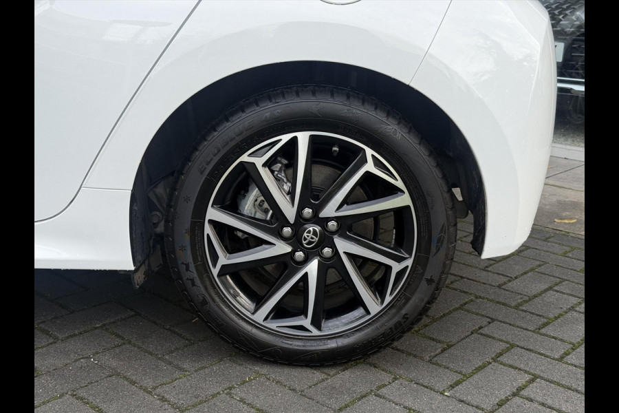 Toyota Yaris 1.5 Hybrid Dynamic Plus | Stoelverwarming, 16 inch, LED, Apple CarPlay/Android Auto, Parkeercamera, Keyless Toyota Yaris 1.5 Hybrid Dynamic Plus | Stoelverwarming, 16 inch, LED, Apple CarPlay/Android Auto, Parkeercamera, Keyless