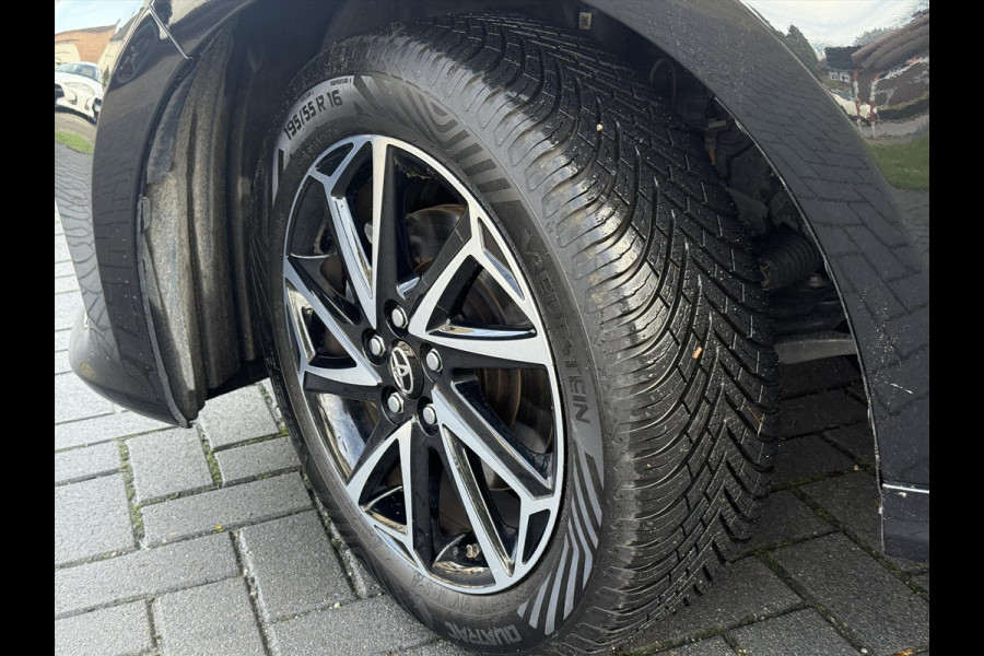 Toyota Yaris 1.5 Hybrid Dynamic Plus | Stoelverwarming, 16 inch, LED, Apple CarPlay/Android Auto, Parkeercamera, Keyless Toyota Yaris 1.5 Hybrid Dynamic Plus | Stoelverwarming, 16 inch, LED, Apple CarPlay/Android Auto, Parkeercamera, Keyless