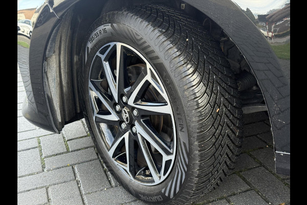 Toyota Yaris 1.5 Hybrid Dynamic Plus | Stoelverwarming, 16 inch, LED, Apple CarPlay/Android Auto, Parkeercamera, Keyless Toyota Yaris 1.5 Hybrid Dynamic Plus | Stoelverwarming, 16 inch, LED, Apple CarPlay/Android Auto, Parkeercamera, Keyless