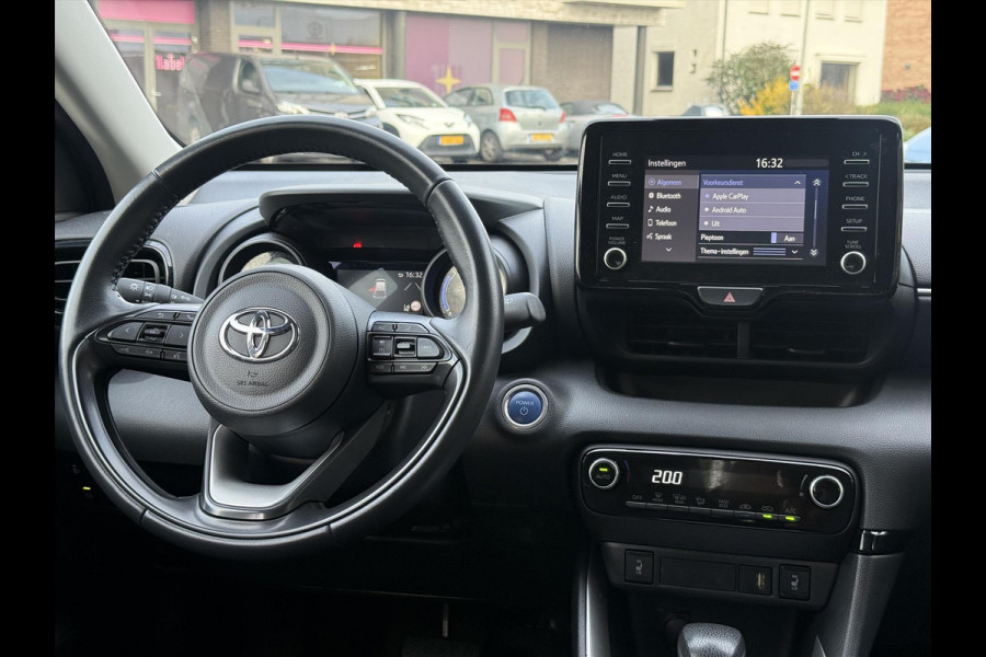 Toyota Yaris 1.5 Hybrid Dynamic Plus | Stoelverwarming, 16 inch, LED, Apple CarPlay/Android Auto, Parkeercamera, Keyless Toyota Yaris 1.5 Hybrid Dynamic Plus | Stoelverwarming, 16 inch, LED, Apple CarPlay/Android Auto, Parkeercamera, Keyless
