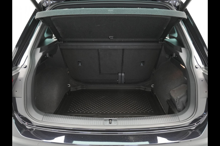 Volkswagen Tiguan 1.5 TSI ACT 150pk DSG Highline R-Line Panorama Camera Trekhaak Keyless Carplay 173 Volkswagen Tiguan 1.5 TSI ACT 150pk DSG Highline R-Line Panorama Camera Trekhaak Keyless Carplay 173