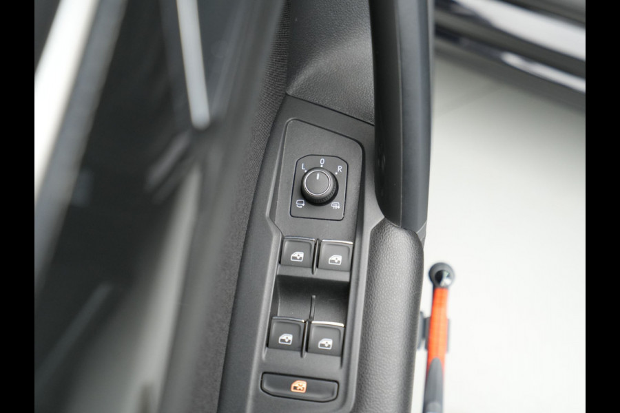 Volkswagen Tiguan 1.5 TSI ACT 150pk DSG Highline R-Line Panorama Camera Trekhaak Keyless Carplay 173 Volkswagen Tiguan 1.5 TSI ACT 150pk DSG Highline R-Line Panorama Camera Trekhaak Keyless Carplay 173