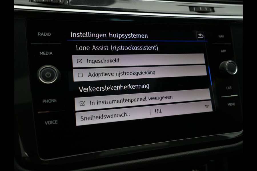 Volkswagen Tiguan 1.5 TSI ACT 150pk DSG Highline R-Line Panorama Camera Trekhaak Keyless Carplay 173 Volkswagen Tiguan 1.5 TSI ACT 150pk DSG Highline R-Line Panorama Camera Trekhaak Keyless Carplay 173