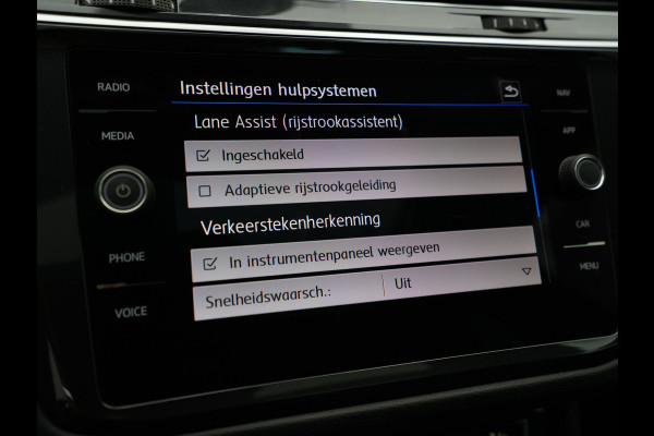 Volkswagen Tiguan 1.5 TSI ACT 150pk DSG Highline R-Line Panorama Camera Trekhaak Keyless Carplay 173 Volkswagen Tiguan 1.5 TSI ACT 150pk DSG Highline R-Line Panorama Camera Trekhaak Keyless Carplay 173
