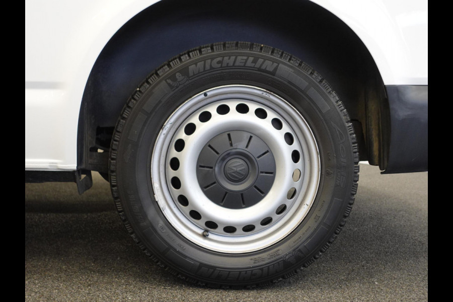 Volkswagen Transporter 2.0 TDI 110pk L2H1 Navigatie Apple Carplay/Android Auto Trekhaak Camera Parkeersensoren achter Cruise Control Airco