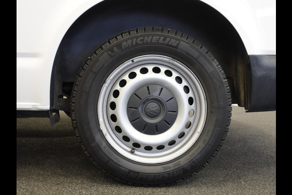 Volkswagen Transporter 2.0 TDI 110pk L2H1 Navigatie Apple Carplay/Android Auto Trekhaak Camera Parkeersensoren achter Cruise Control Airco