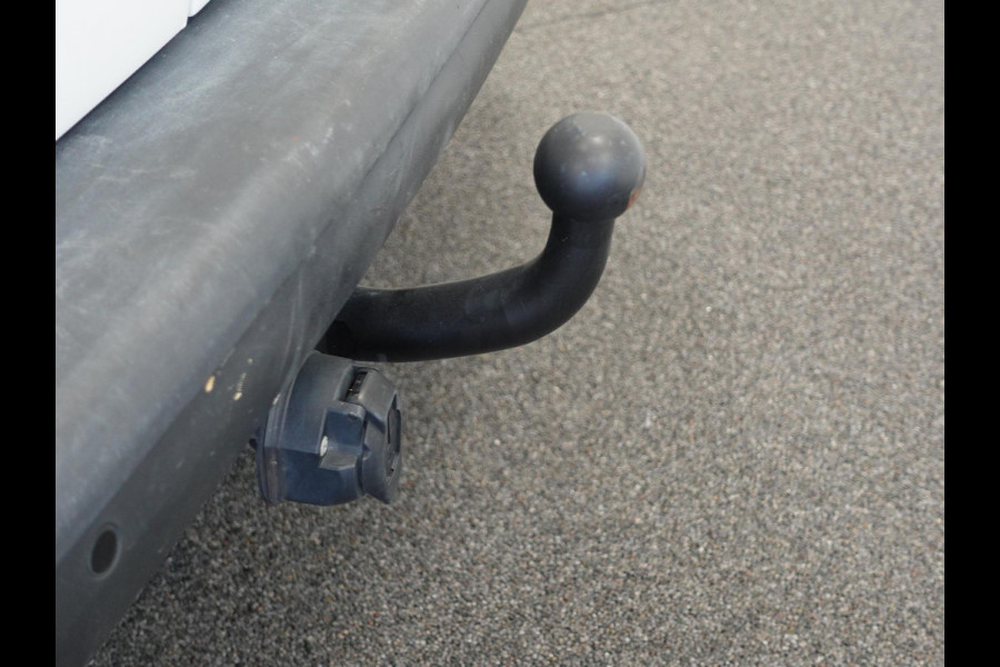 Volkswagen Transporter 2.0 TDI 110pk L2H1 Navigatie Apple Carplay/Android Auto Trekhaak Camera Parkeersensoren achter Cruise Control Airco