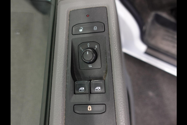 Volkswagen Transporter 2.0 TDI 110pk L2H1 Navigatie Apple Carplay/Android Auto Trekhaak Camera Parkeersensoren achter Cruise Control Airco