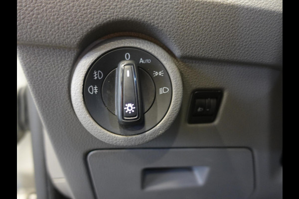 Volkswagen Transporter 2.0 TDI 110pk L2H1 Navigatie Apple Carplay/Android Auto Trekhaak Camera Parkeersensoren achter Cruise Control Airco