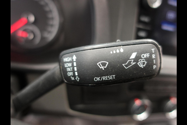 Volkswagen Transporter 2.0 TDI 110pk L2H1 Navigatie Apple Carplay/Android Auto Trekhaak Camera Parkeersensoren achter Cruise Control Airco