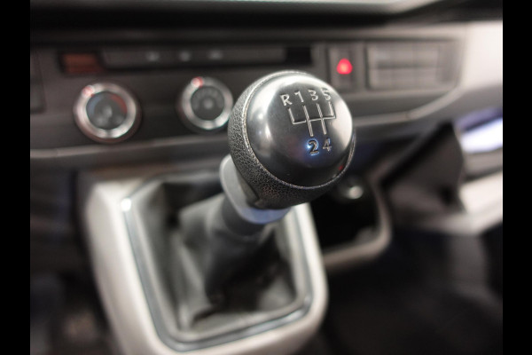 Volkswagen Transporter 2.0 TDI 110pk L2H1 Navigatie Apple Carplay/Android Auto Trekhaak Camera Parkeersensoren achter Cruise Control Airco