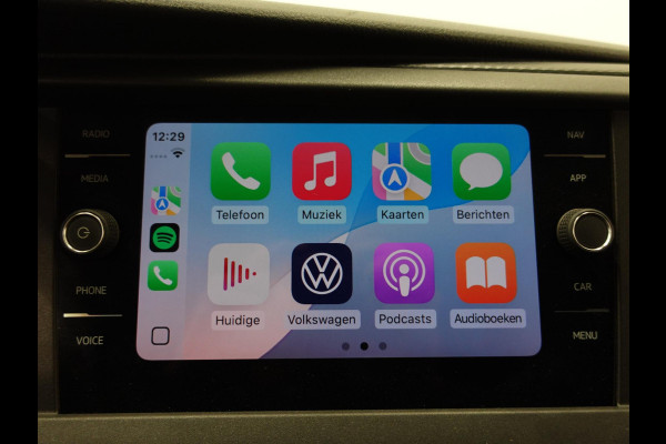 Volkswagen Transporter 2.0 TDI 110pk L2H1 Navigatie Apple Carplay/Android Auto Trekhaak Camera Parkeersensoren achter Cruise Control Airco